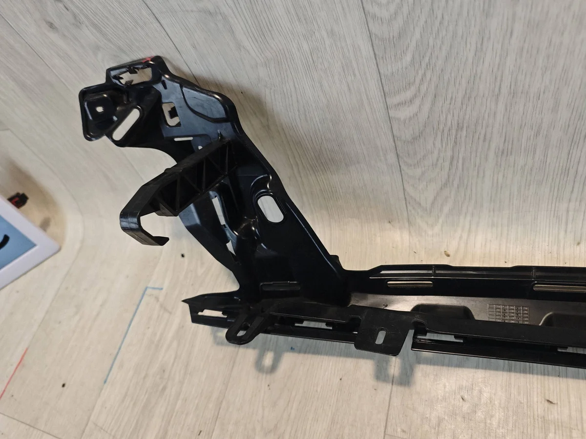 Support pare-chocs MERCEDES Classe E W214 image 9
