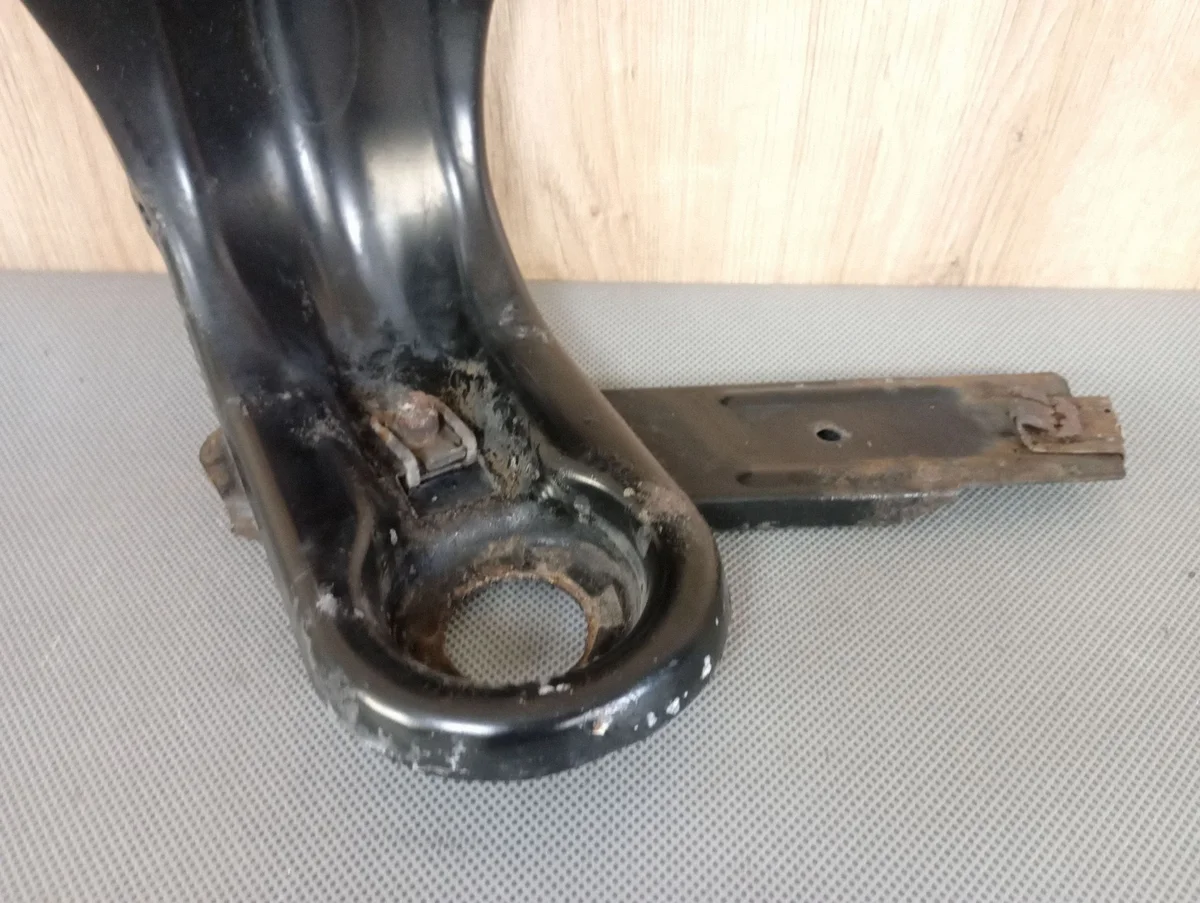 Mercedes SLK R171 Radiator Mount A1716261331