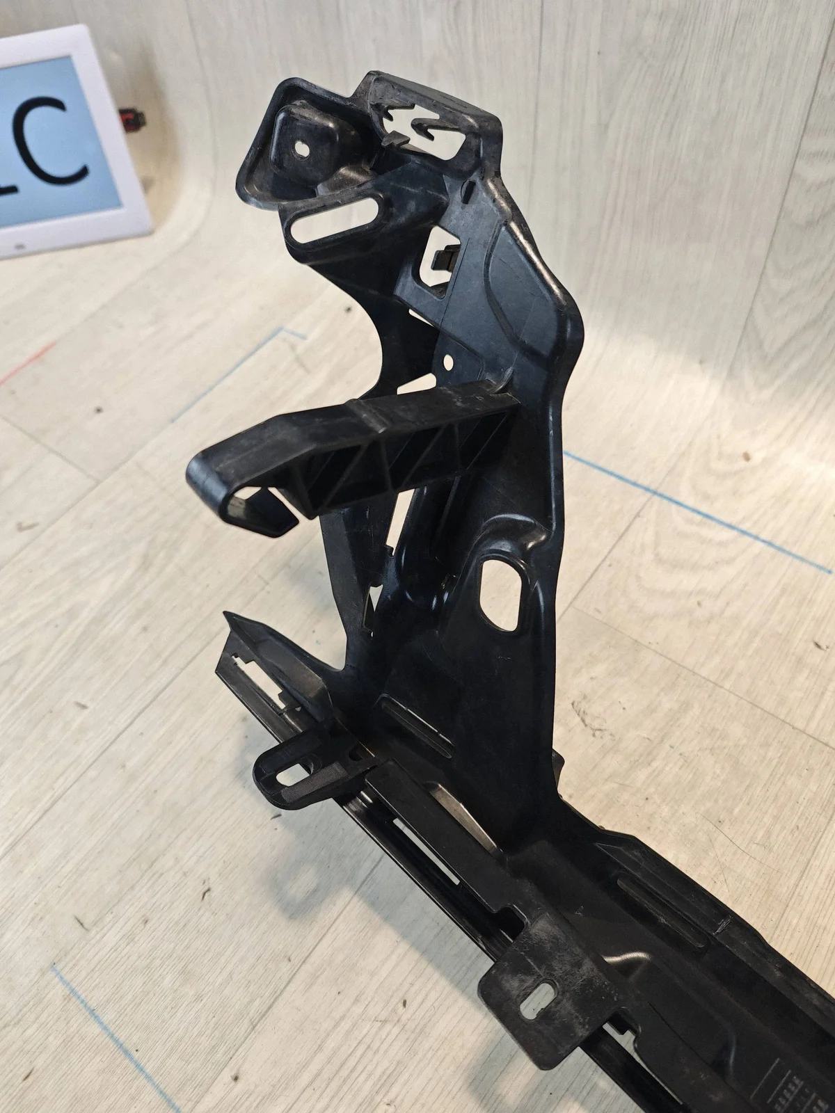 Mercedes E-Class W214 Front Bumper Bracket image 9
