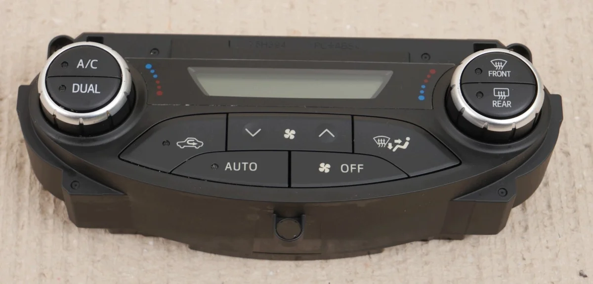 Kontrollpanel AC Toyota Yaris III 2018