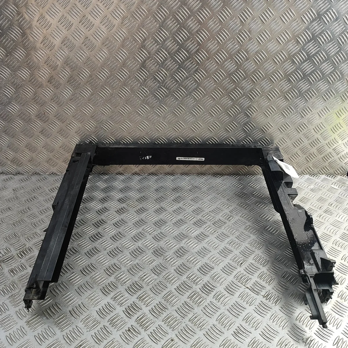 Fäste kylare BMW X6 (E71, E72) 8570841