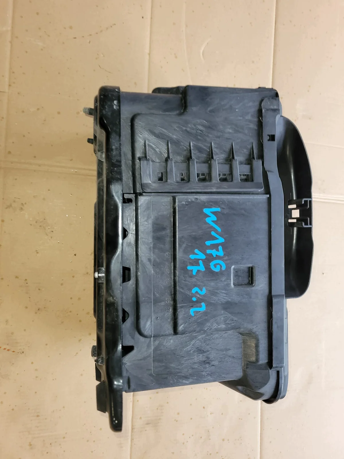 Base Soporte Batería Mercedes A W176 A2465410105 image 3