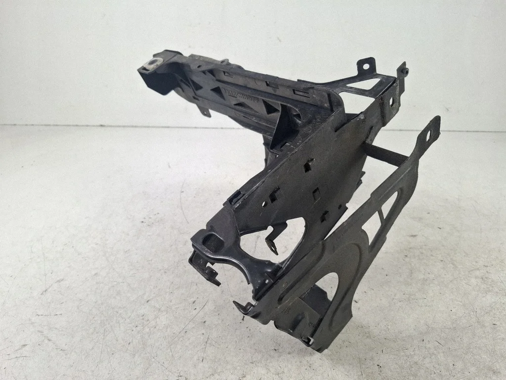 BMW 6 Coupe F13 Scheinwerferhalter rechts gebraucht image 3