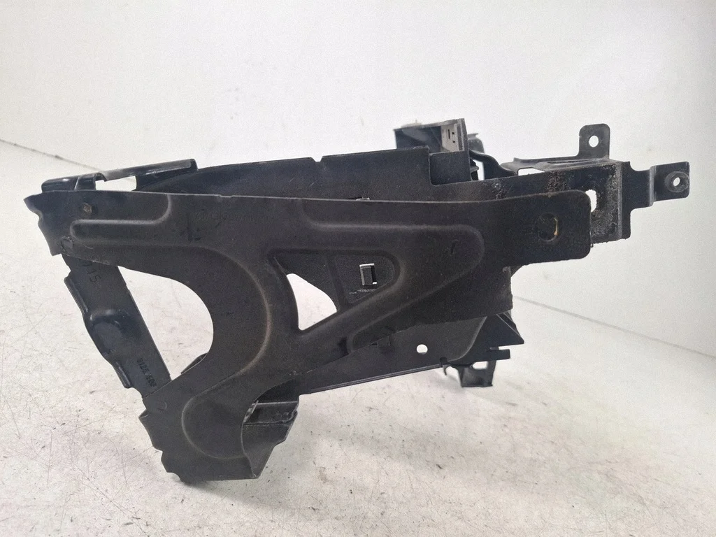 BMW 6 Coupe F13 Scheinwerferhalter rechts gebraucht image 4