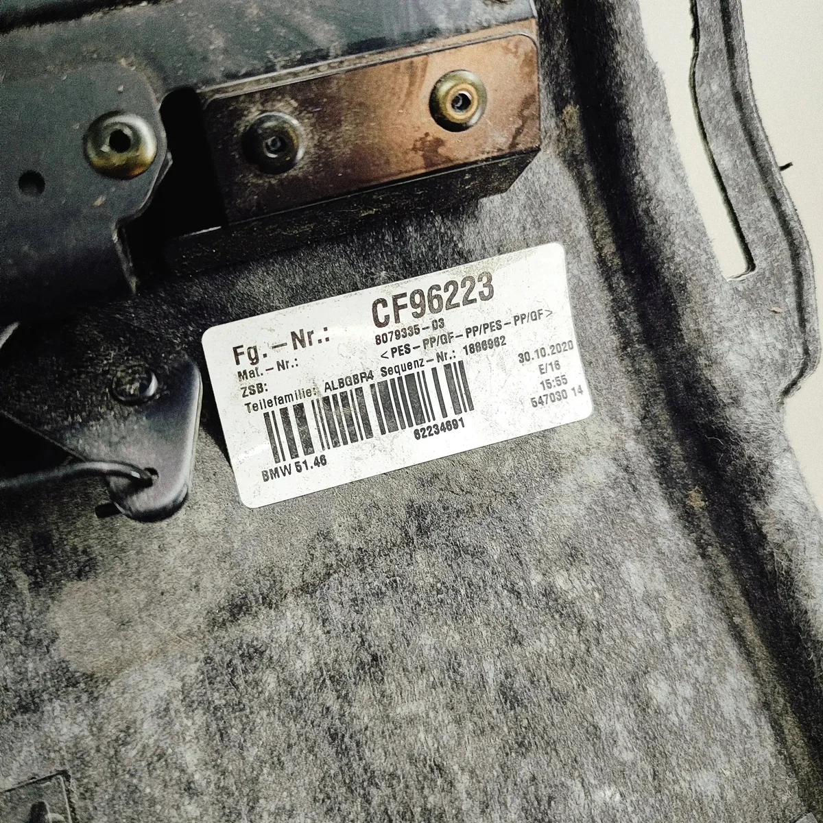 BMW G16 M8 F93 Ablage Alcantara Schwarz image 8