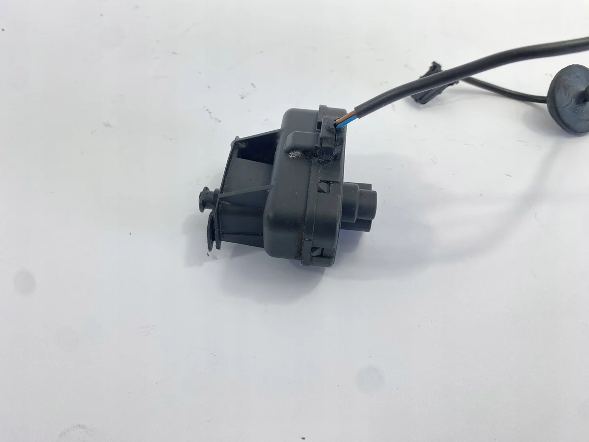 Moteur trappe carburant VW Tiguan Golf image 4