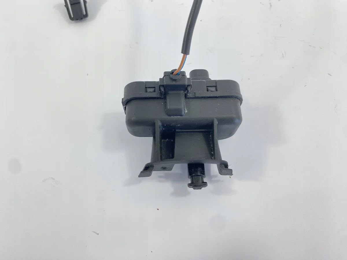 Moteur trappe carburant VW Tiguan Golf image 5
