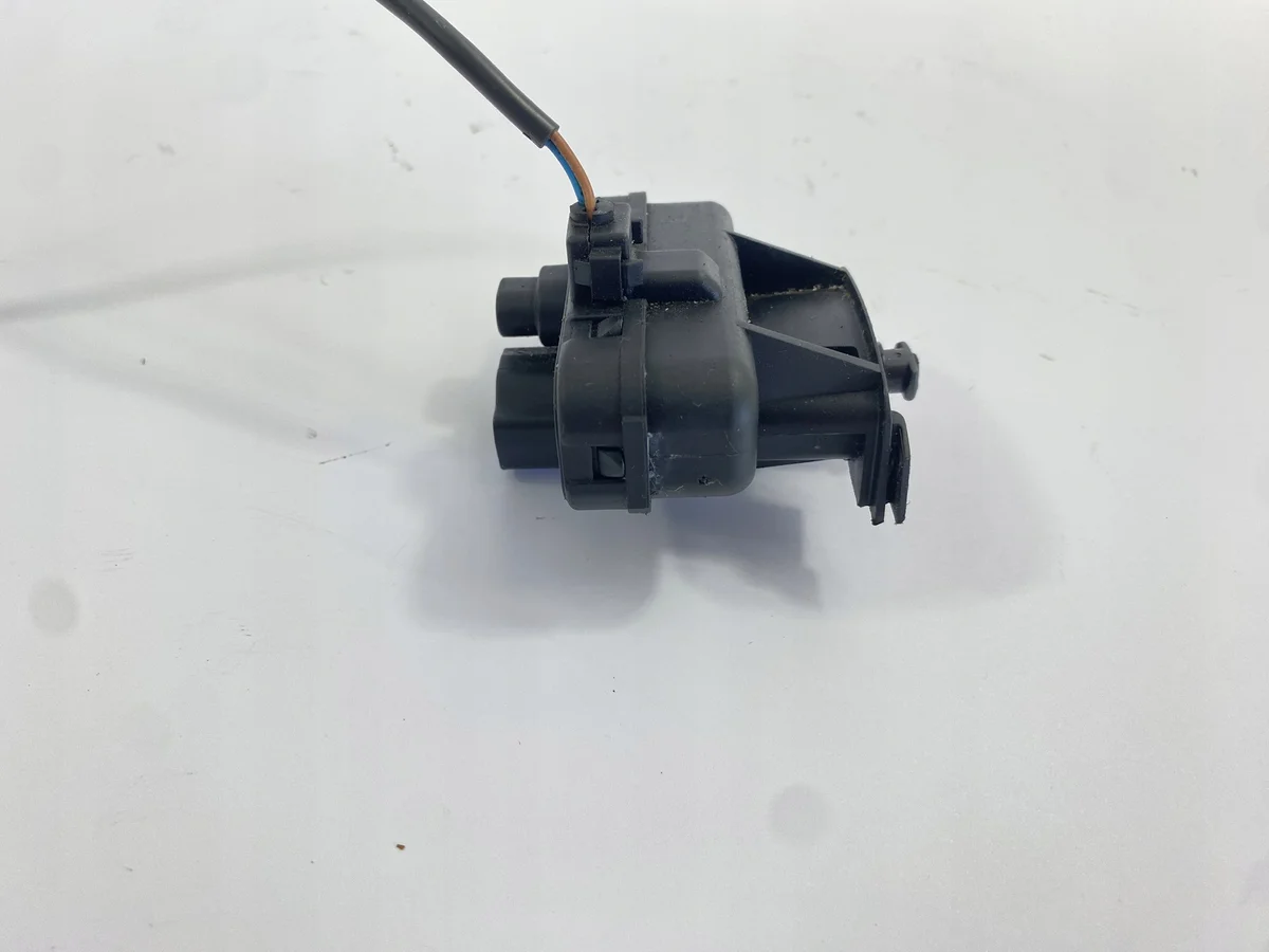 Moteur trappe carburant VW Tiguan Golf image 7