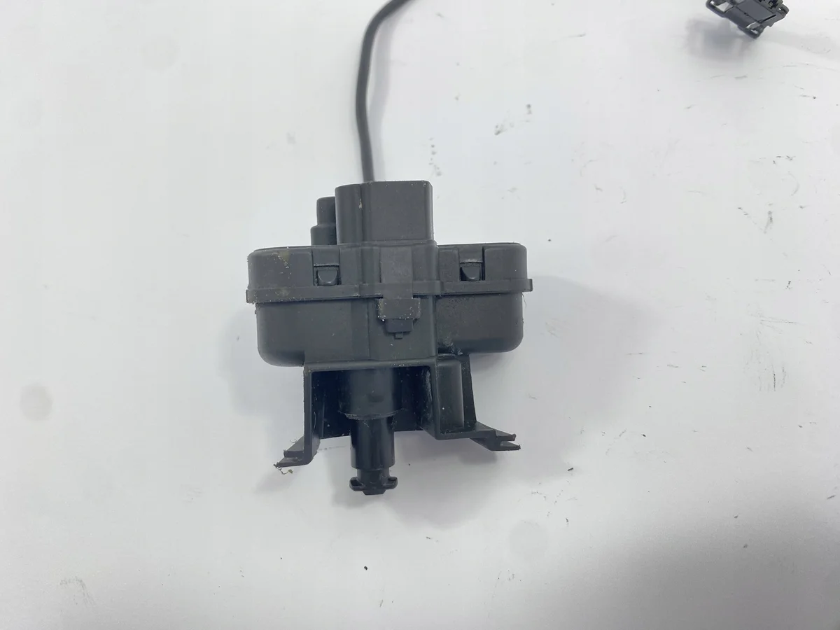 Moteur trappe carburant VW Tiguan Golf image 9