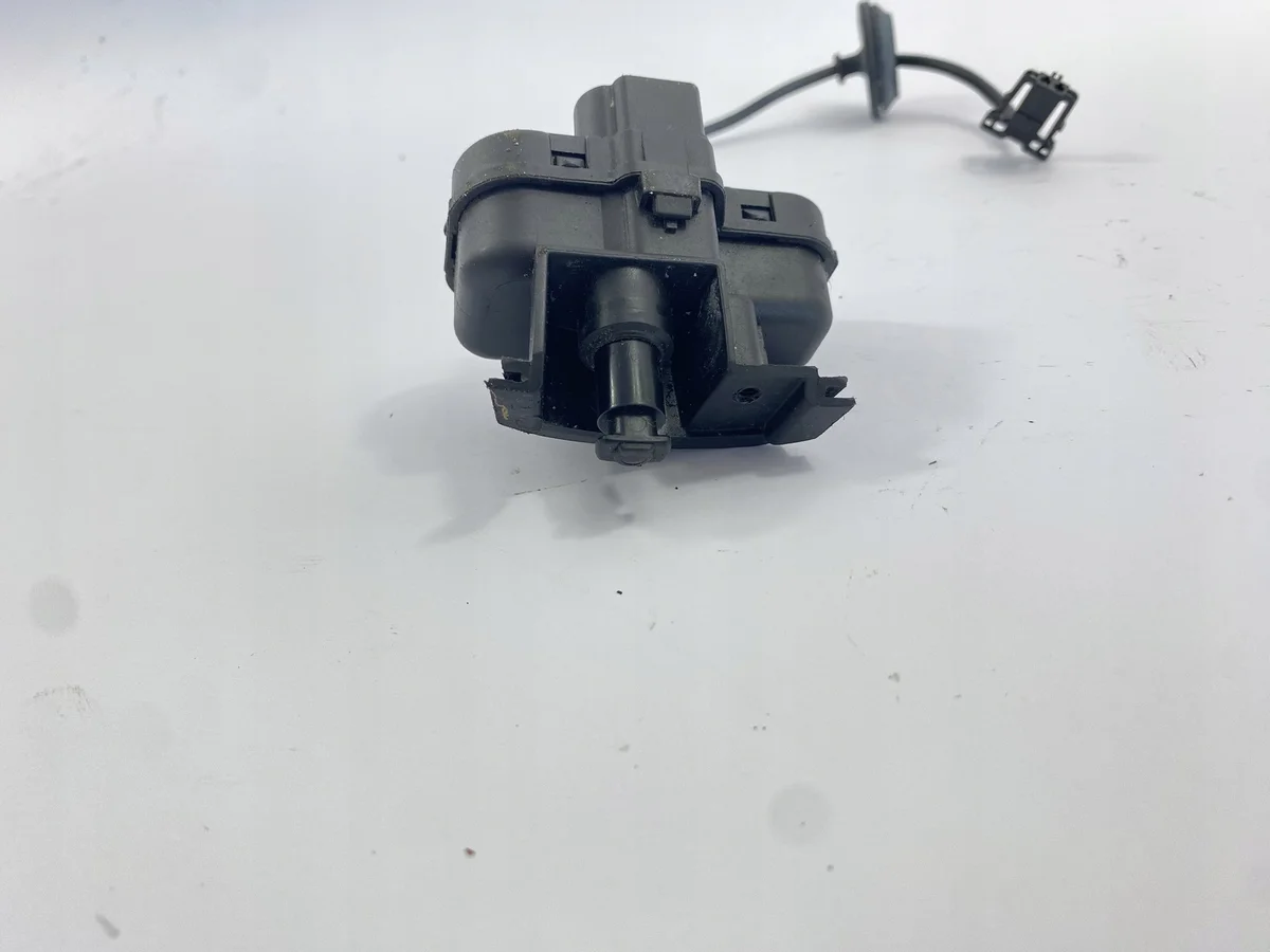 Moteur trappe carburant VW Tiguan Golf image 10