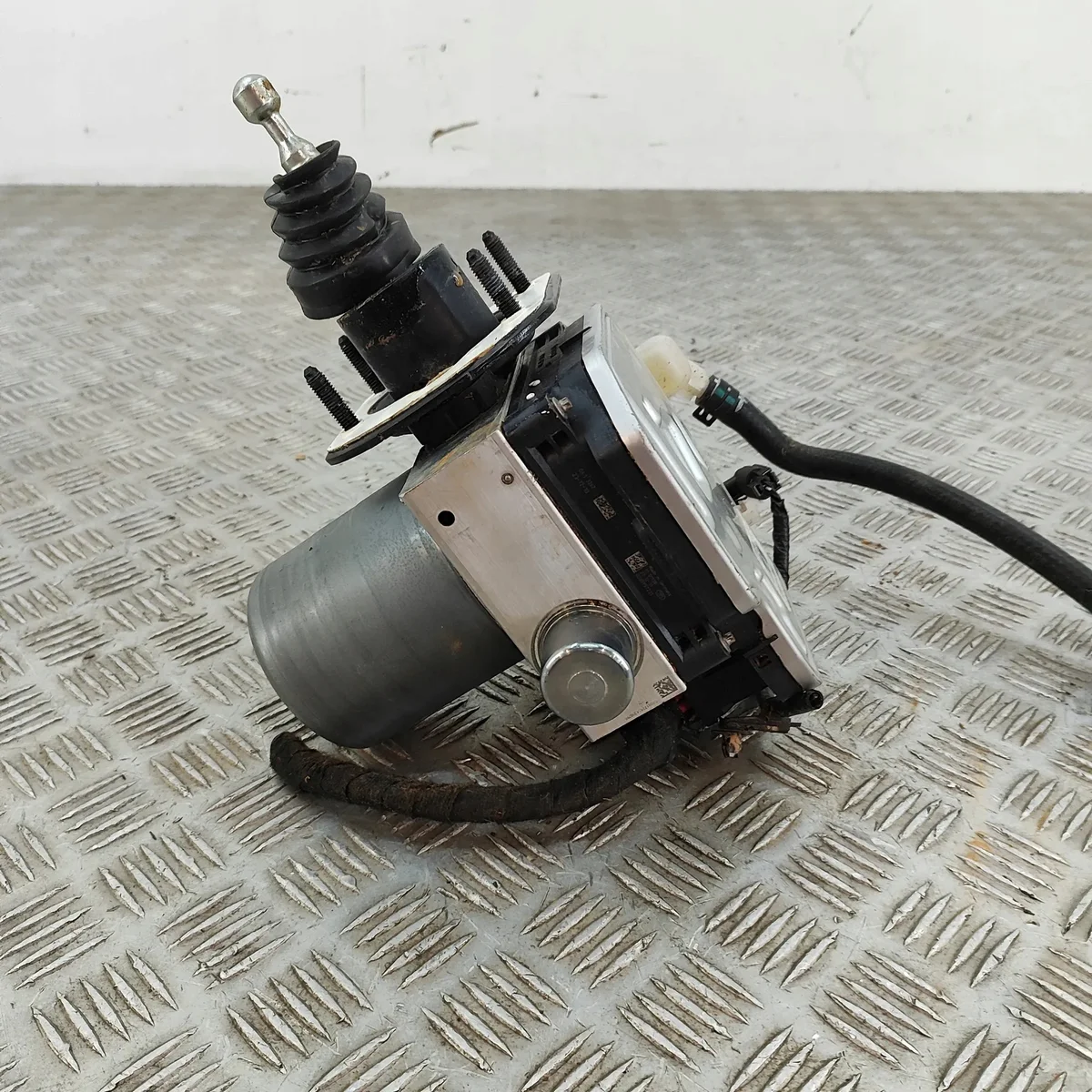 ABS-pump BYD TA3568010F1 - Begagnad image 5