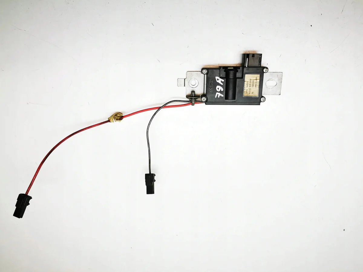 Amplificateur d'antenne Chrysler 300 C 05081032AF
