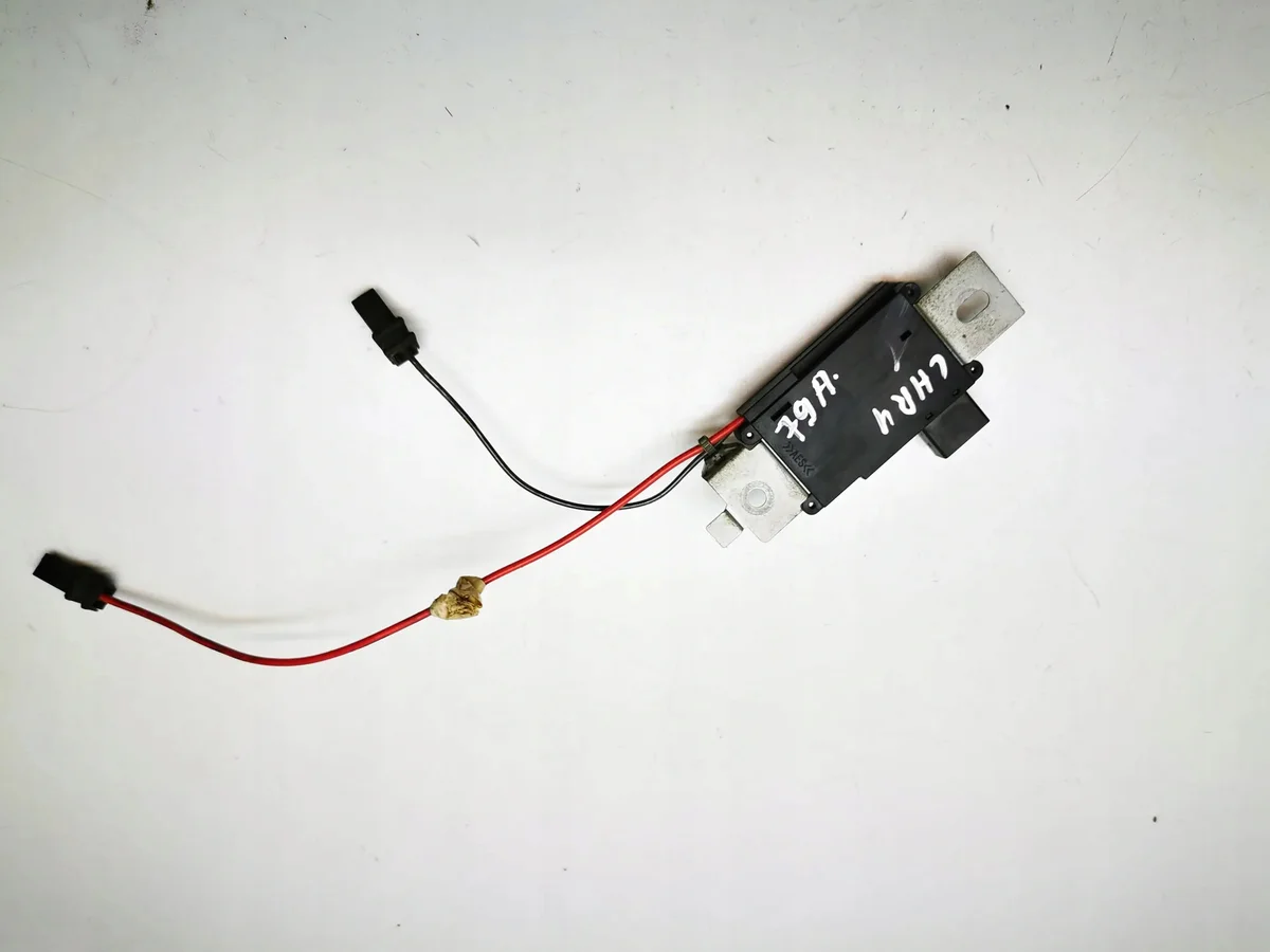Amplificateur d'antenne Chrysler 300 C 05081032AF image 4