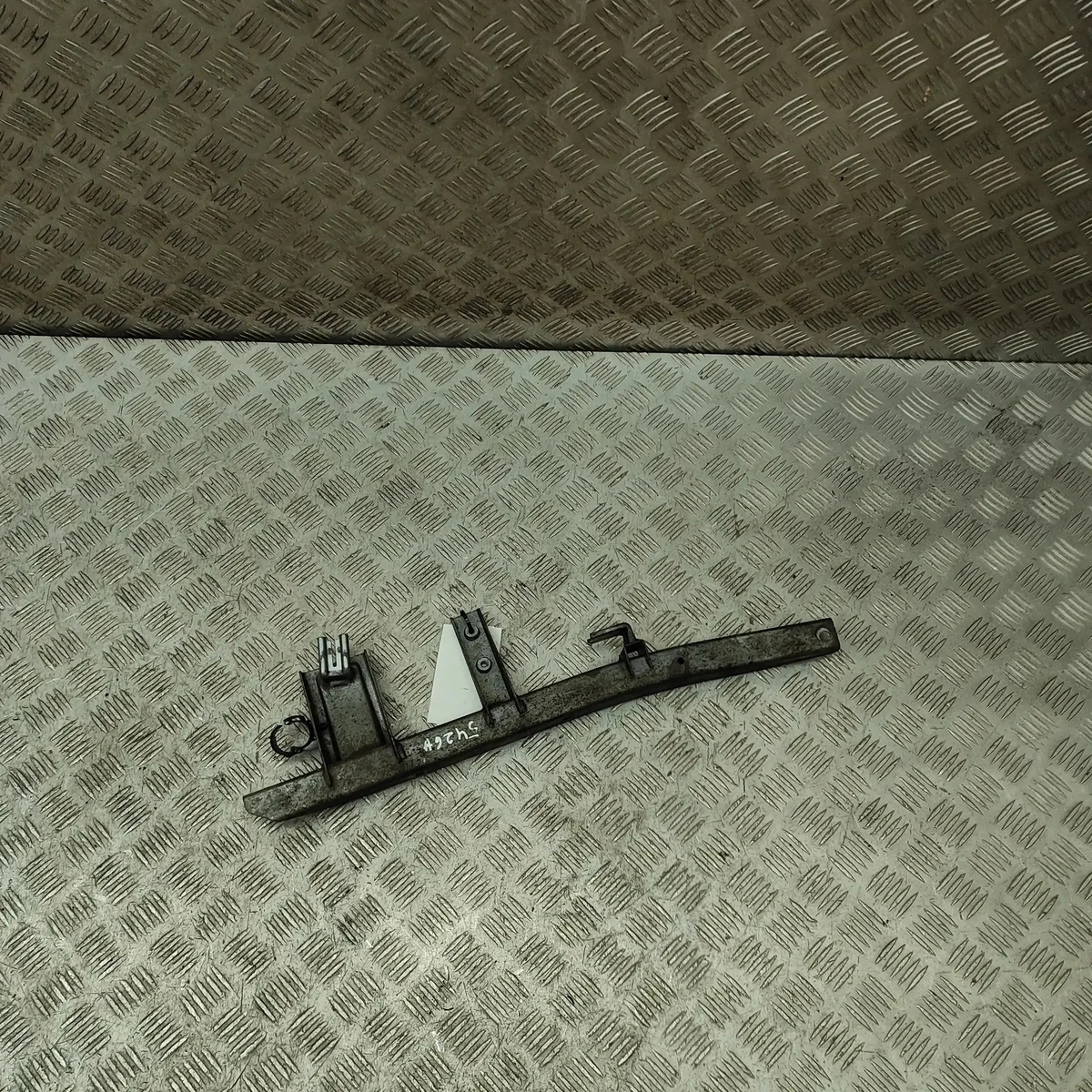 BMW 3 Touring (F31) Radiator Mount 8645337