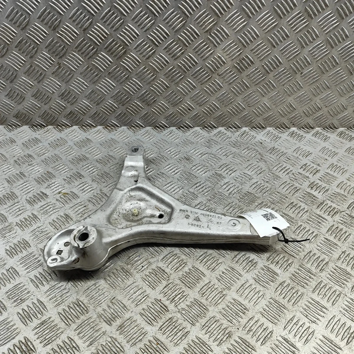 Supporto anteriore BMW 5 G60 usato OEM 6898521