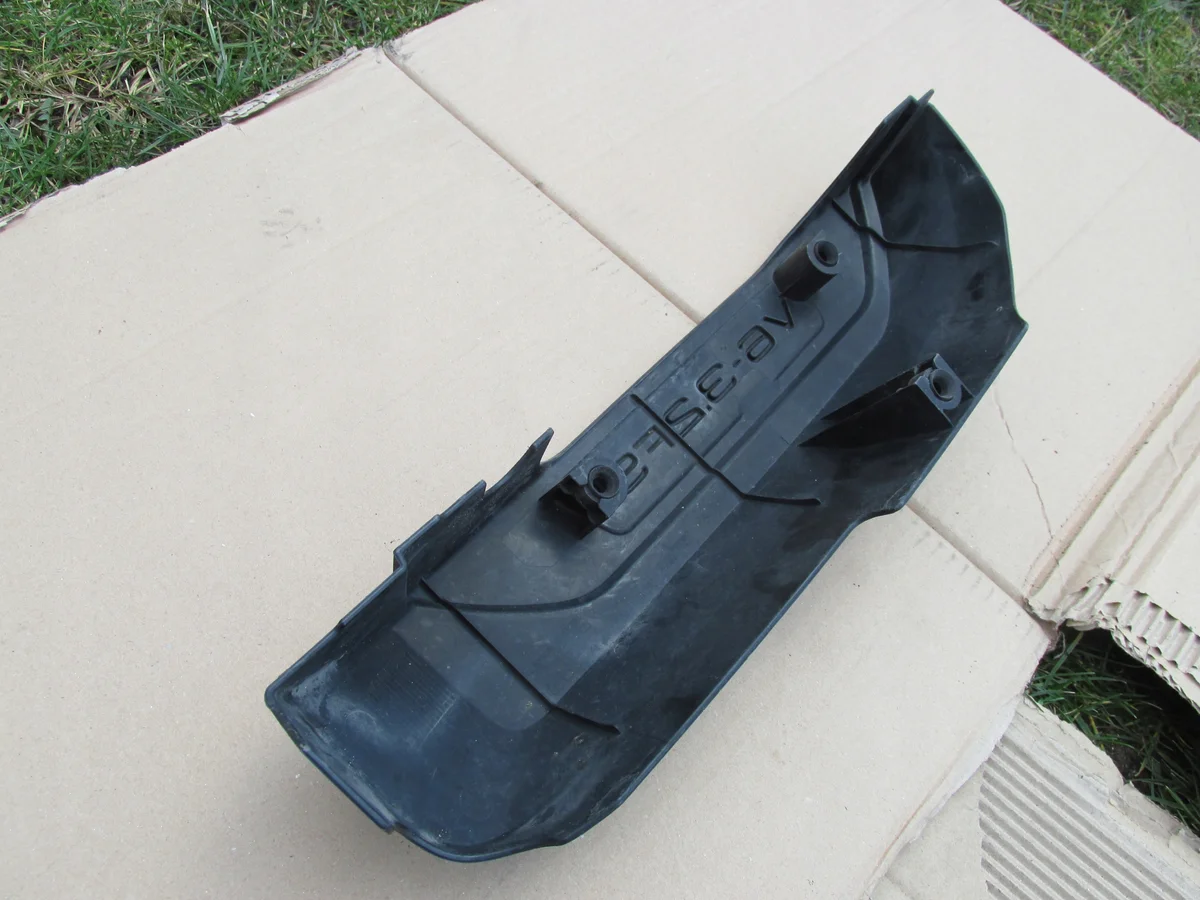 Audi 06E103925D Coperchio Motore Usato image 4