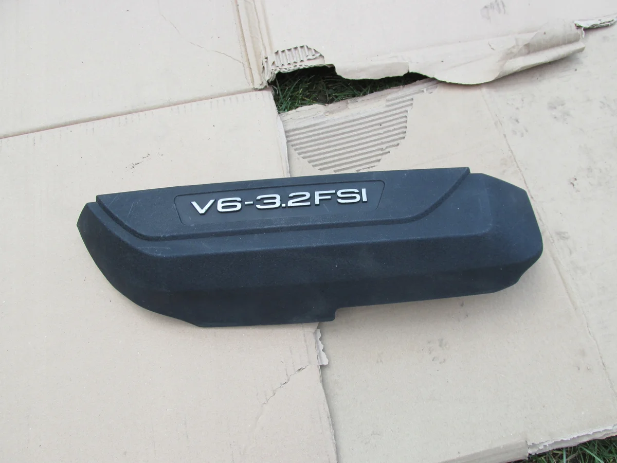 Audi 06E103925D Coperchio Motore Usato image 7