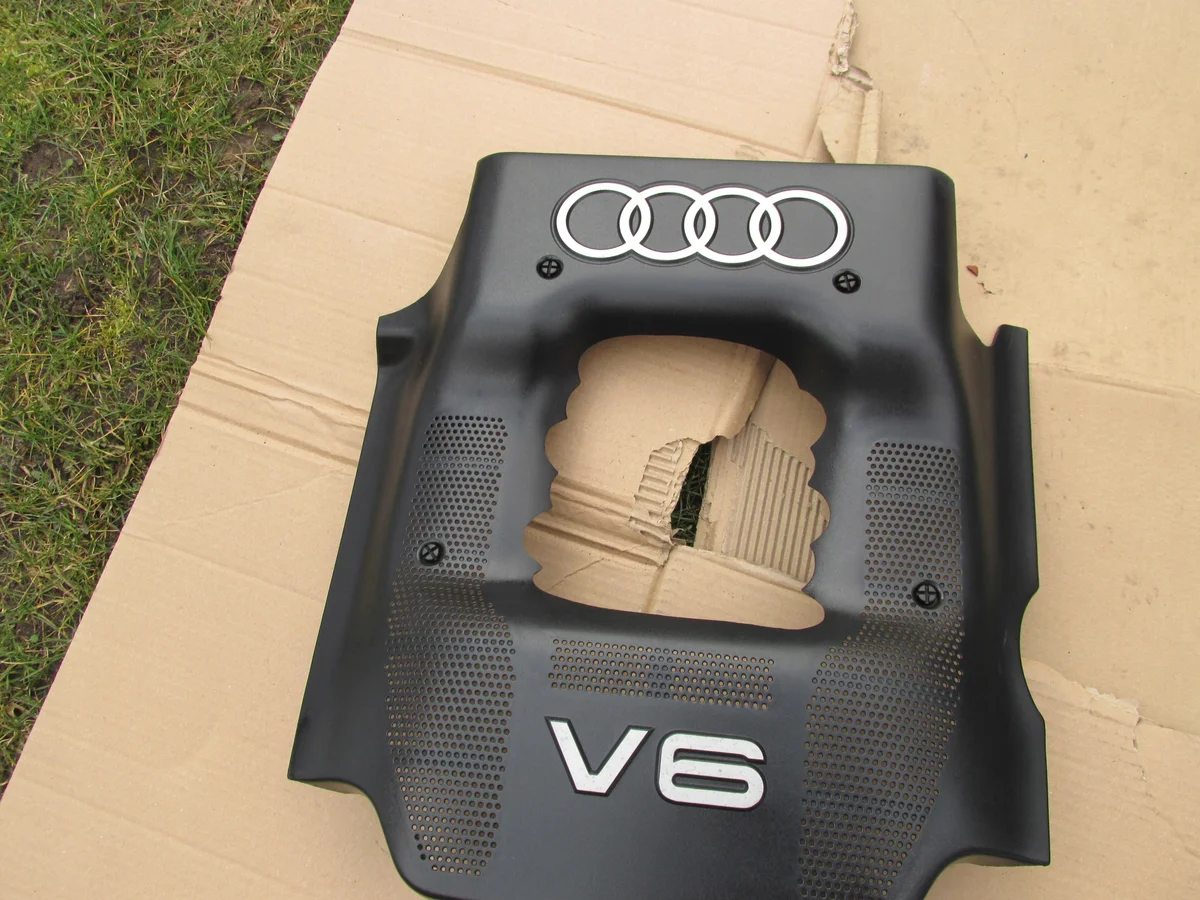 Audi A6 C5 moottorin suojakansi V6 image 4