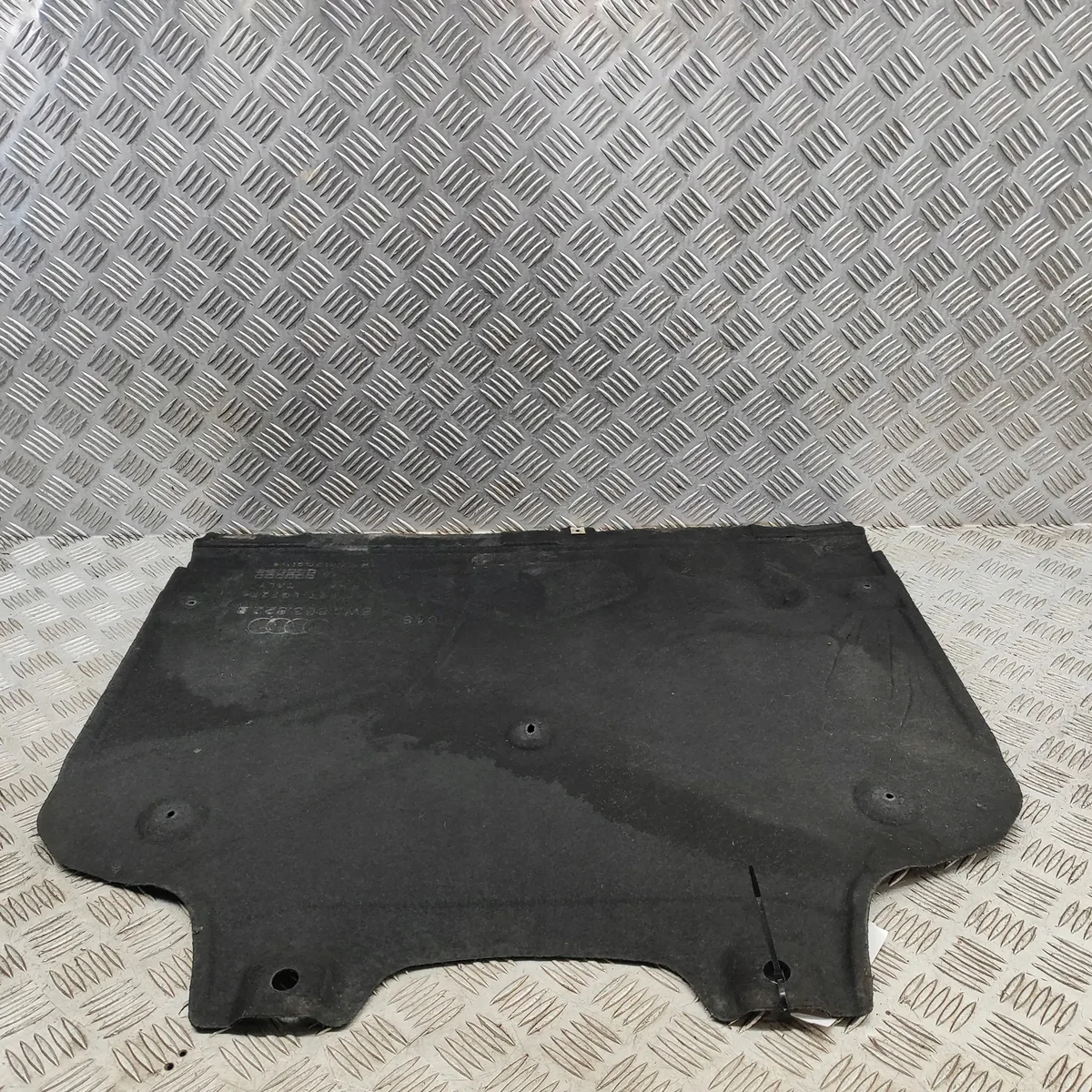 Audi A5 Motorafdekking 8W3863822B Gebruikt image 4