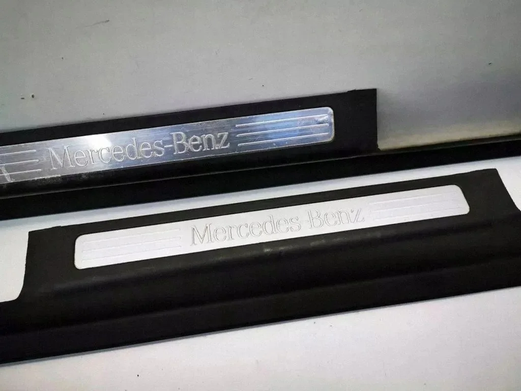 Schwellerleiste Mercedes W251 Rechts Vorne A2516800035 image 8
