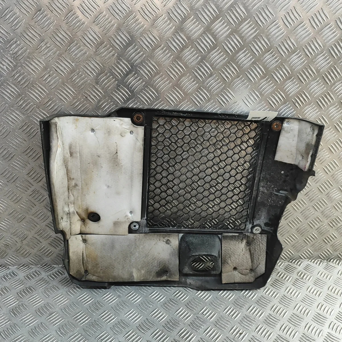 Toyota Hilux 2010 Cubierta Motor Usada image 4