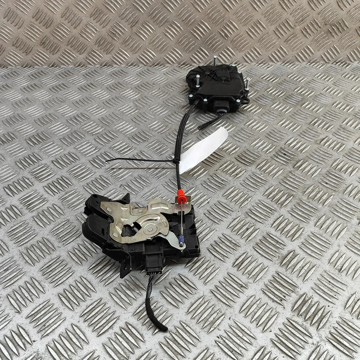 Bagkluckelås Jaguar I-PACE (X590) CPLA442A66AE