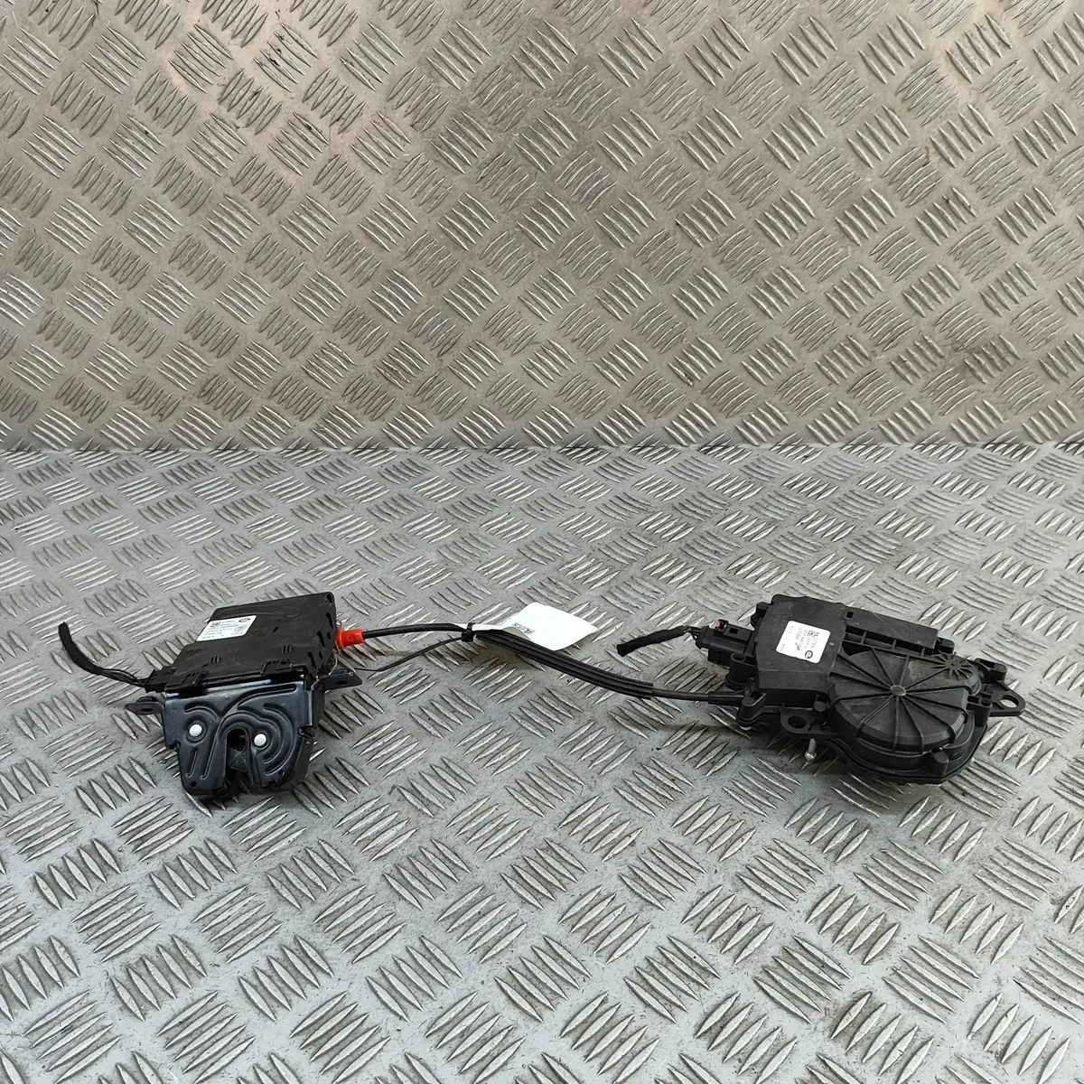 Fechadura Porta-Malas Jaguar I-PACE CPLA442A66AE image 3