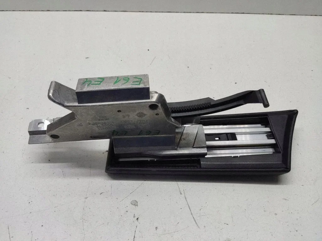 BMW 5 E60 E61 2004 Reposabrazos Consola image 5