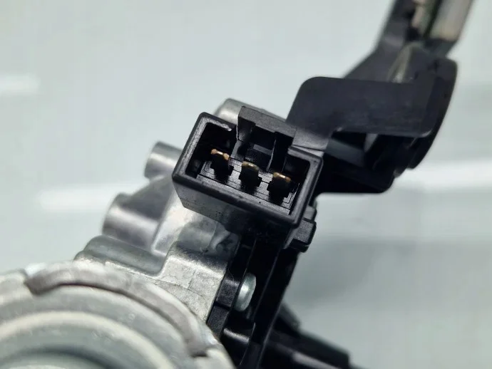 Moteur essuie-glace arrière Opel Corsa E 2019 image 4
