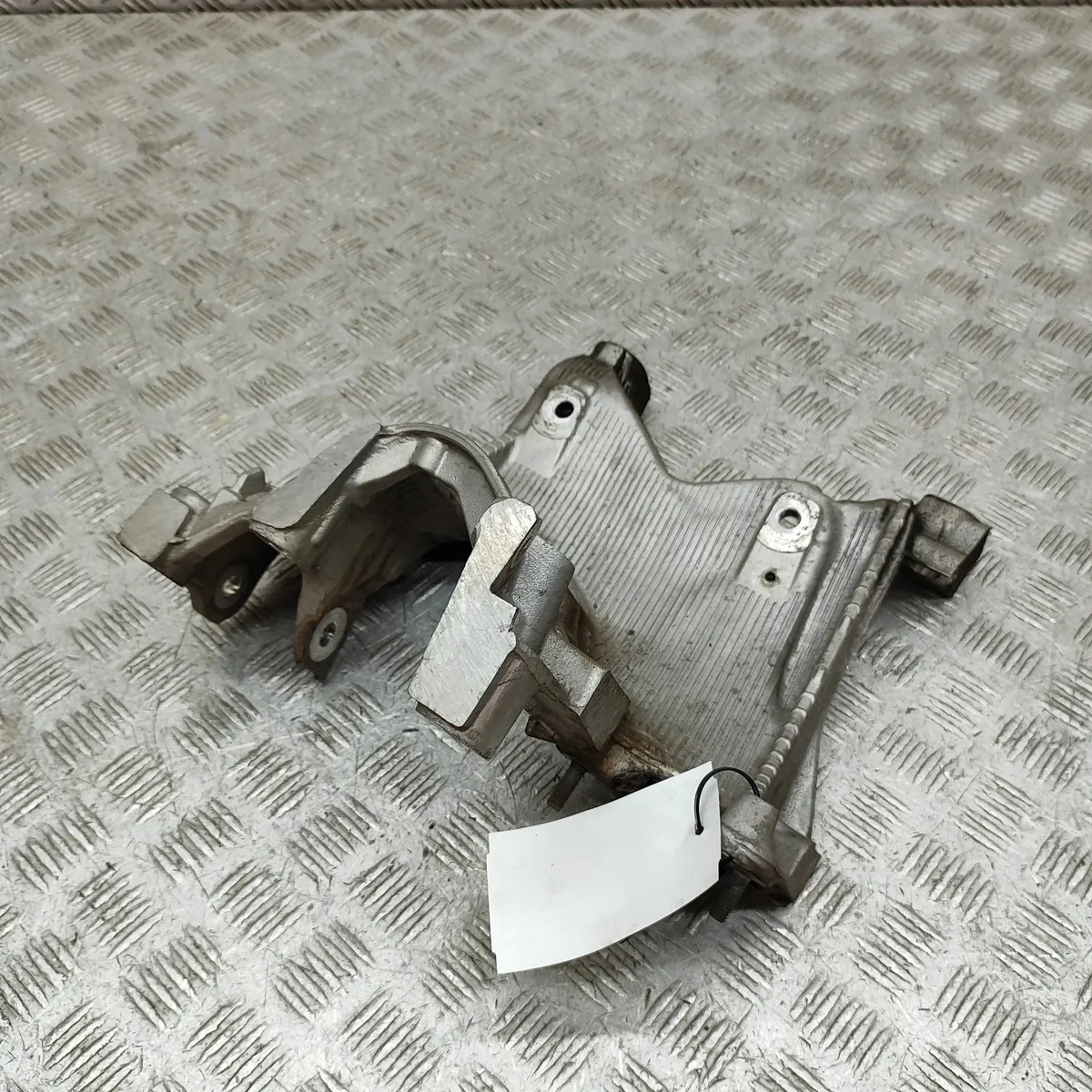 Audi S5 8W Halterung 8W0399295E links image 3