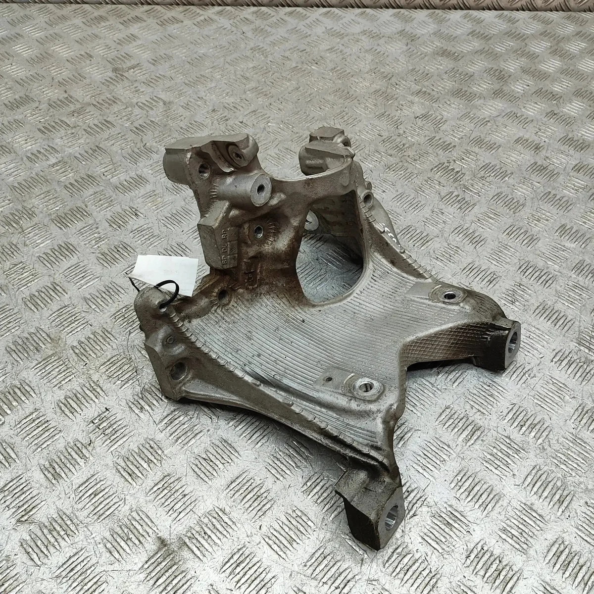 Audi S5 8W Halterung 8W0399295E links image 4
