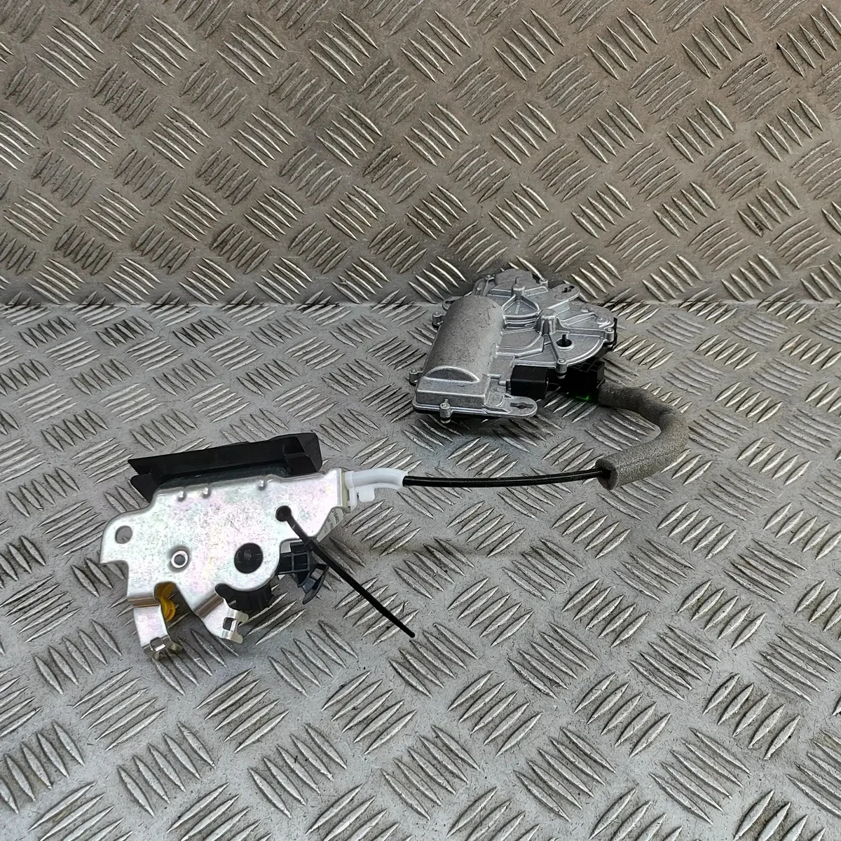 Audi Q4 Sportback Trunk Lock 4M0827506E image 3