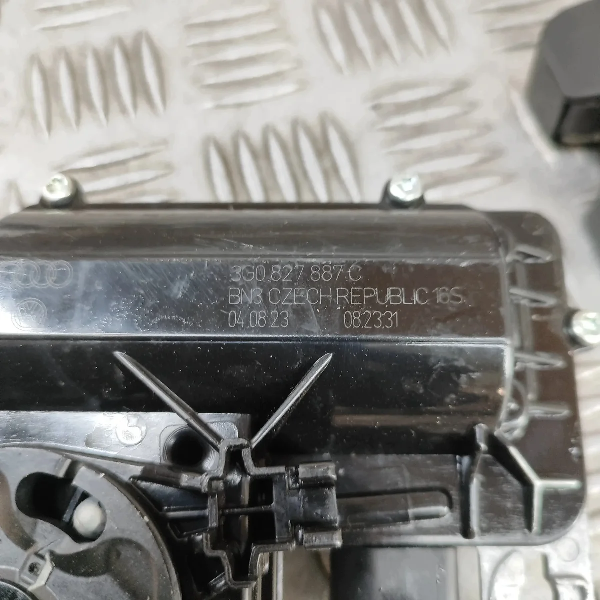 Audi Q4 Sportback Trunk Lock 4M0827506E image 5