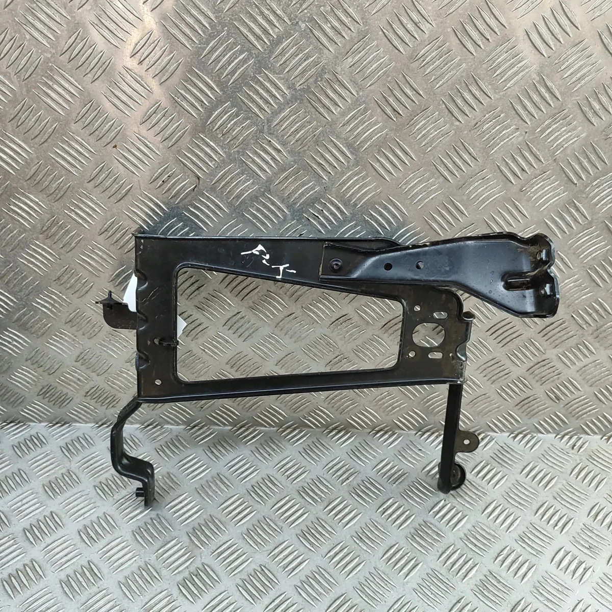 Audi Q7 Q8 Radiator Mount 4M8121263A Used