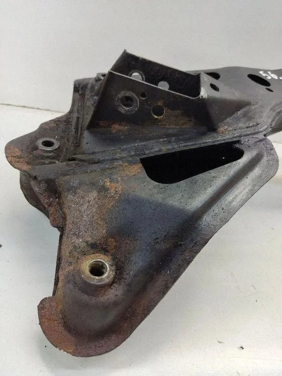 BMW 7 E32 1993 Sottotelaio anteriore 2035520 image 3