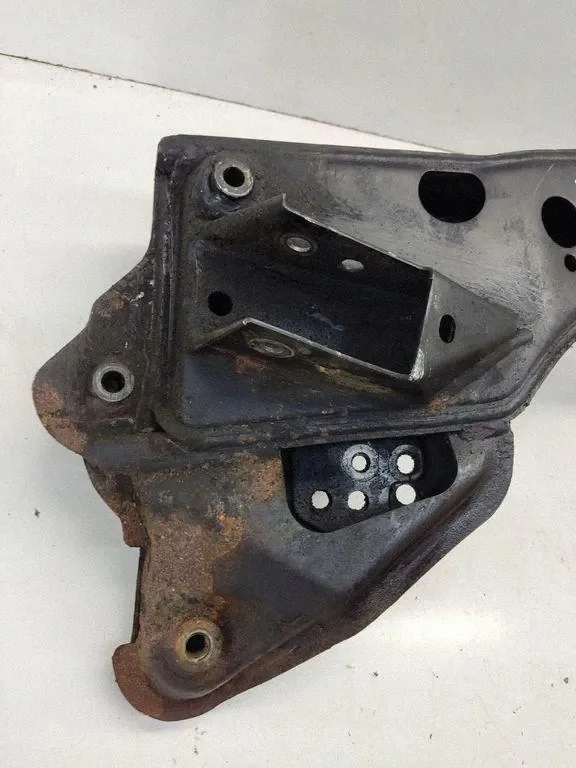 BMW 7 E32 1993 Sottotelaio anteriore 2035520 image 9