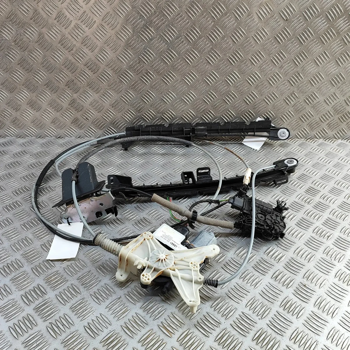 Audi A5 Avant Trunk Roller Blind Mechanism image 3