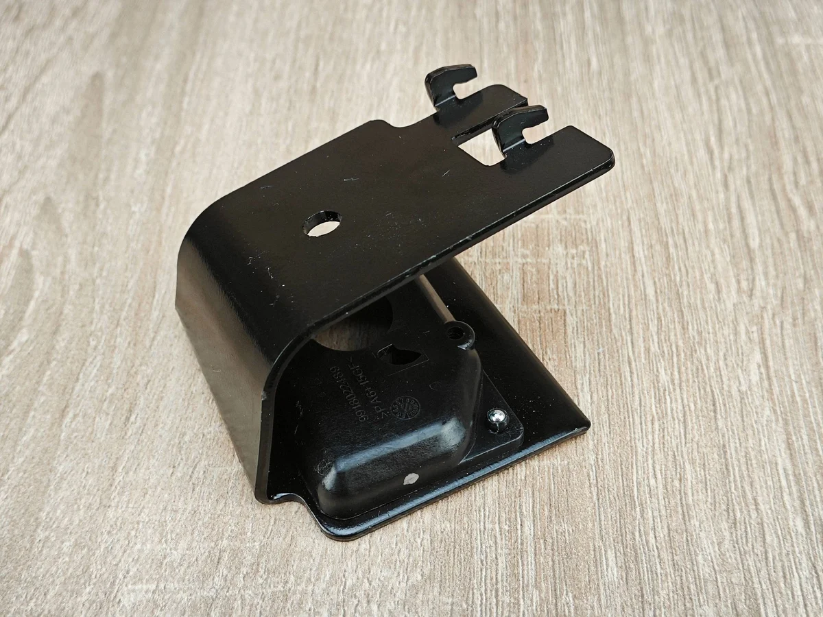 BMW X5 G05 LCI Netzhalterung links hinten image 3
