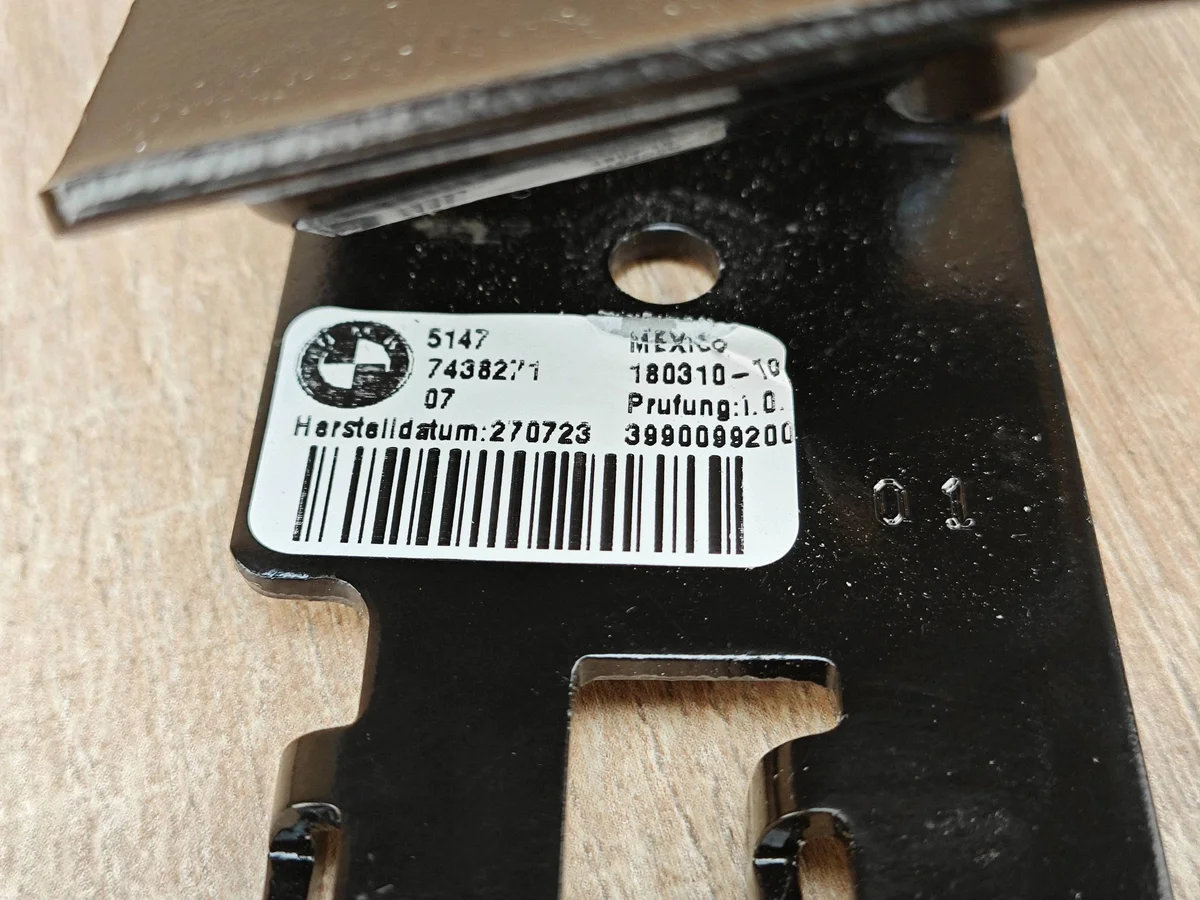 BMW X5 G05 LCI Netzhalterung links hinten image 5