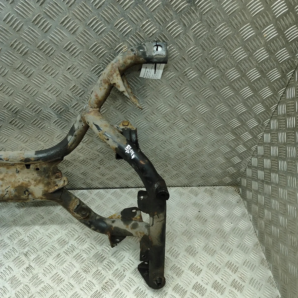 Soporte delantero BMW 7 E38 usado image 4