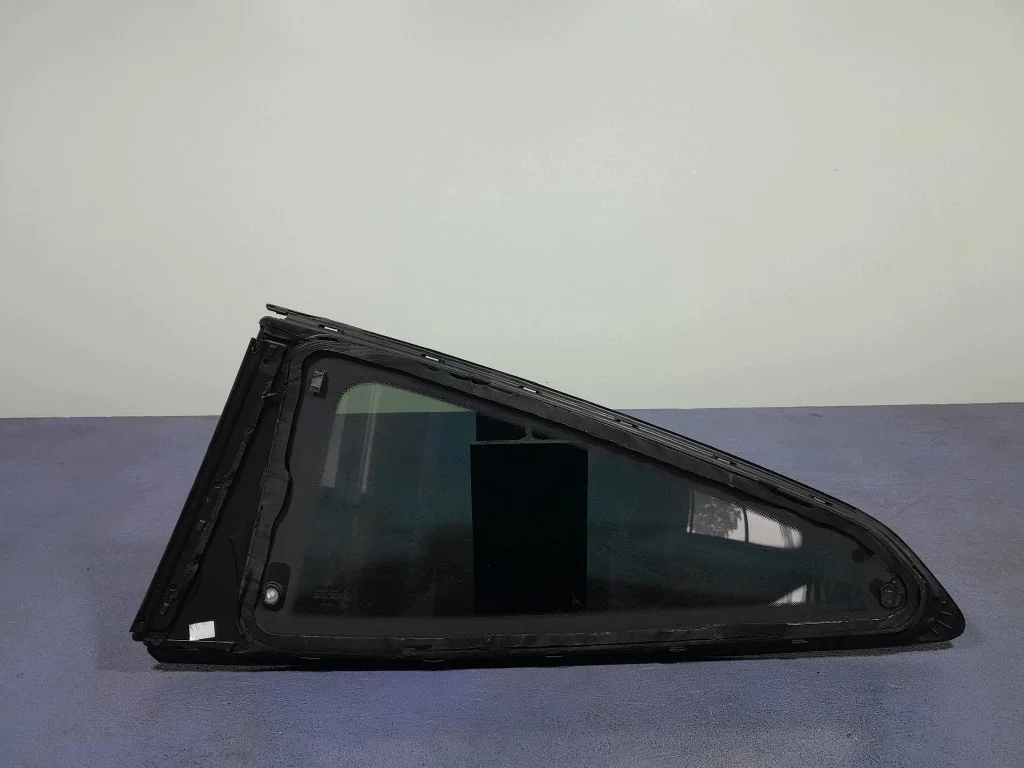 BMW M4 G82 G22 LCI Rückscheibe rechts gebraucht image 3
