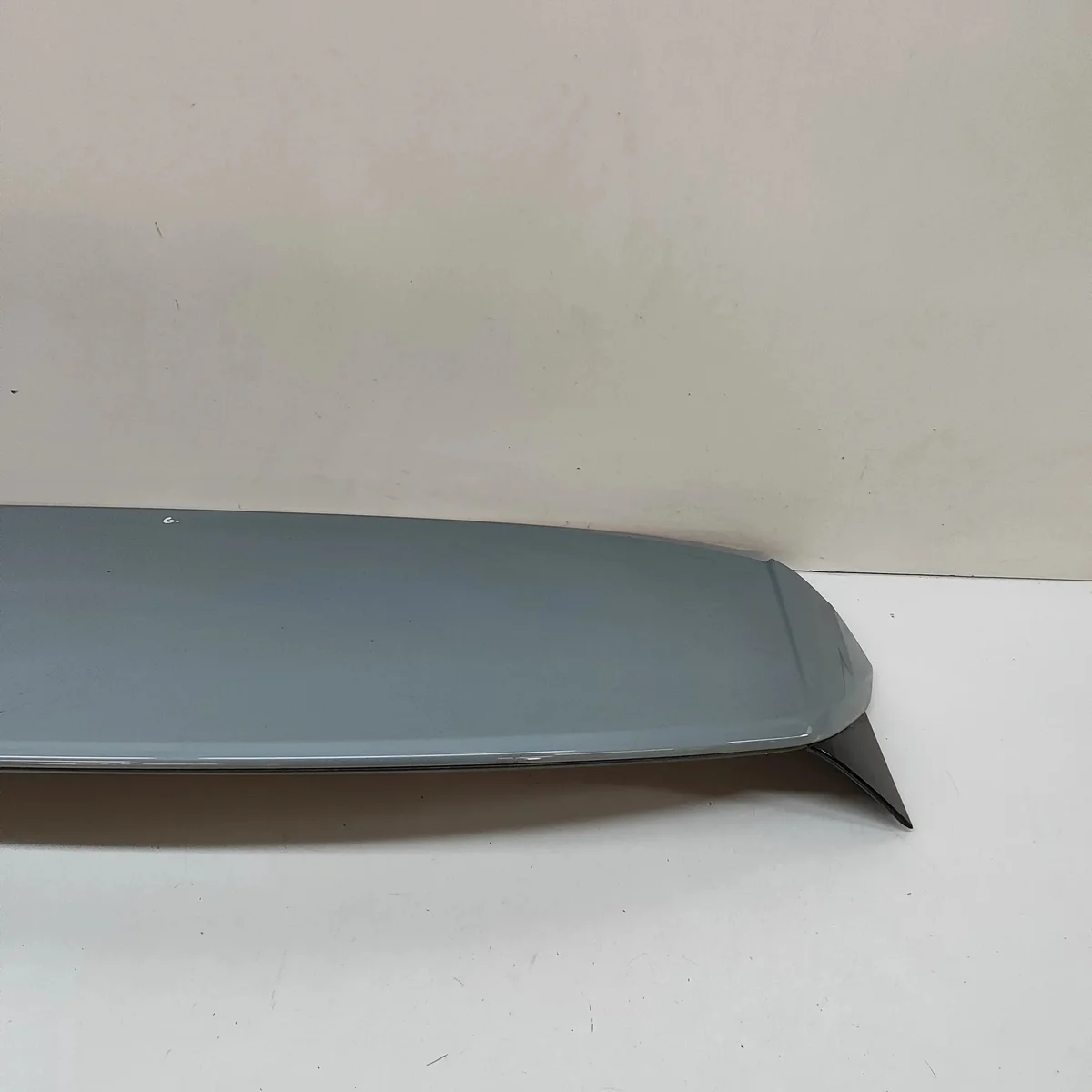 Audi Q2 Bagagerumsspoiler 81A827933C image 3