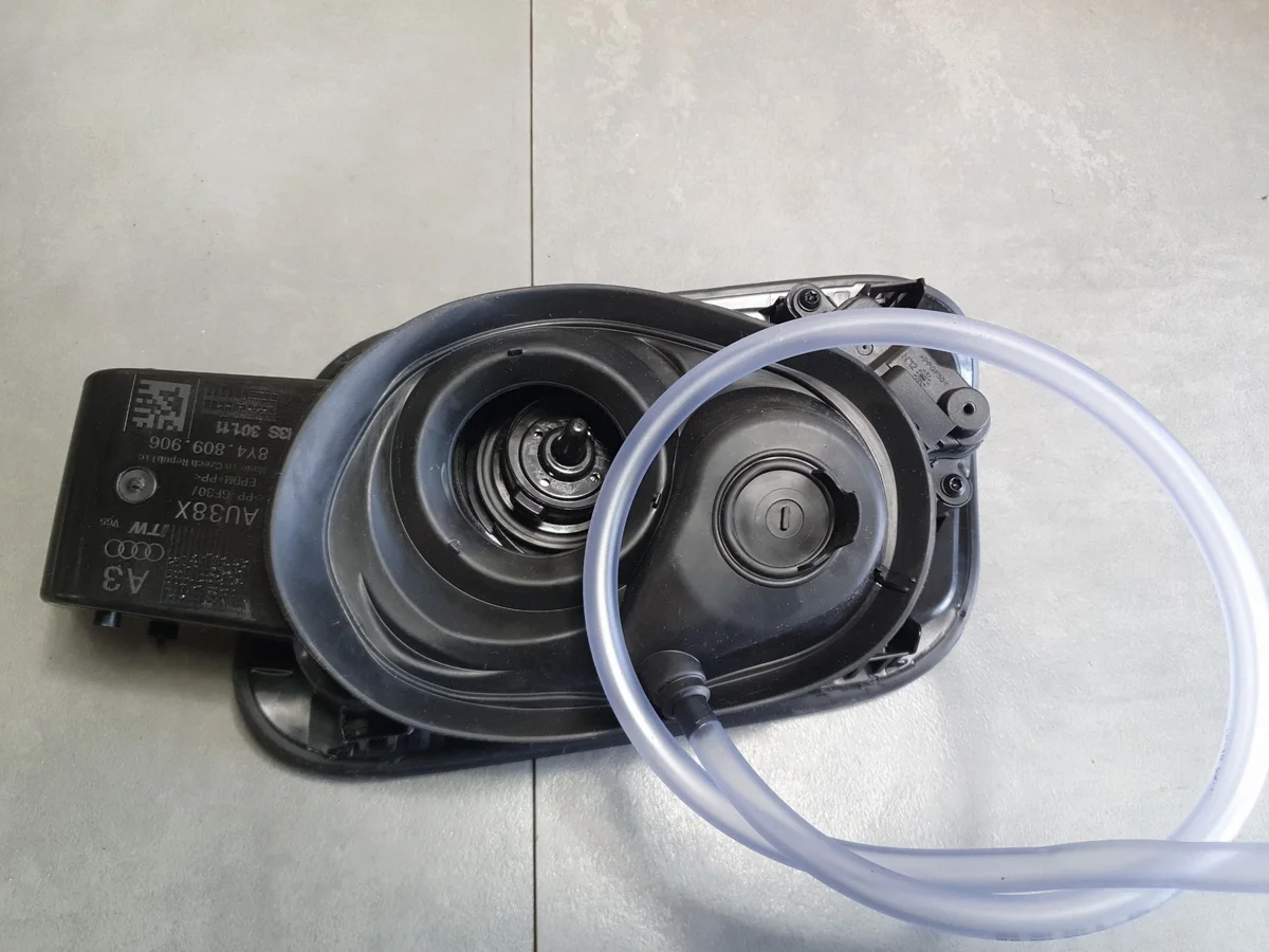Audi A3 8Y Klappe Tankdeckel 8Y4809906 ly9b image 3