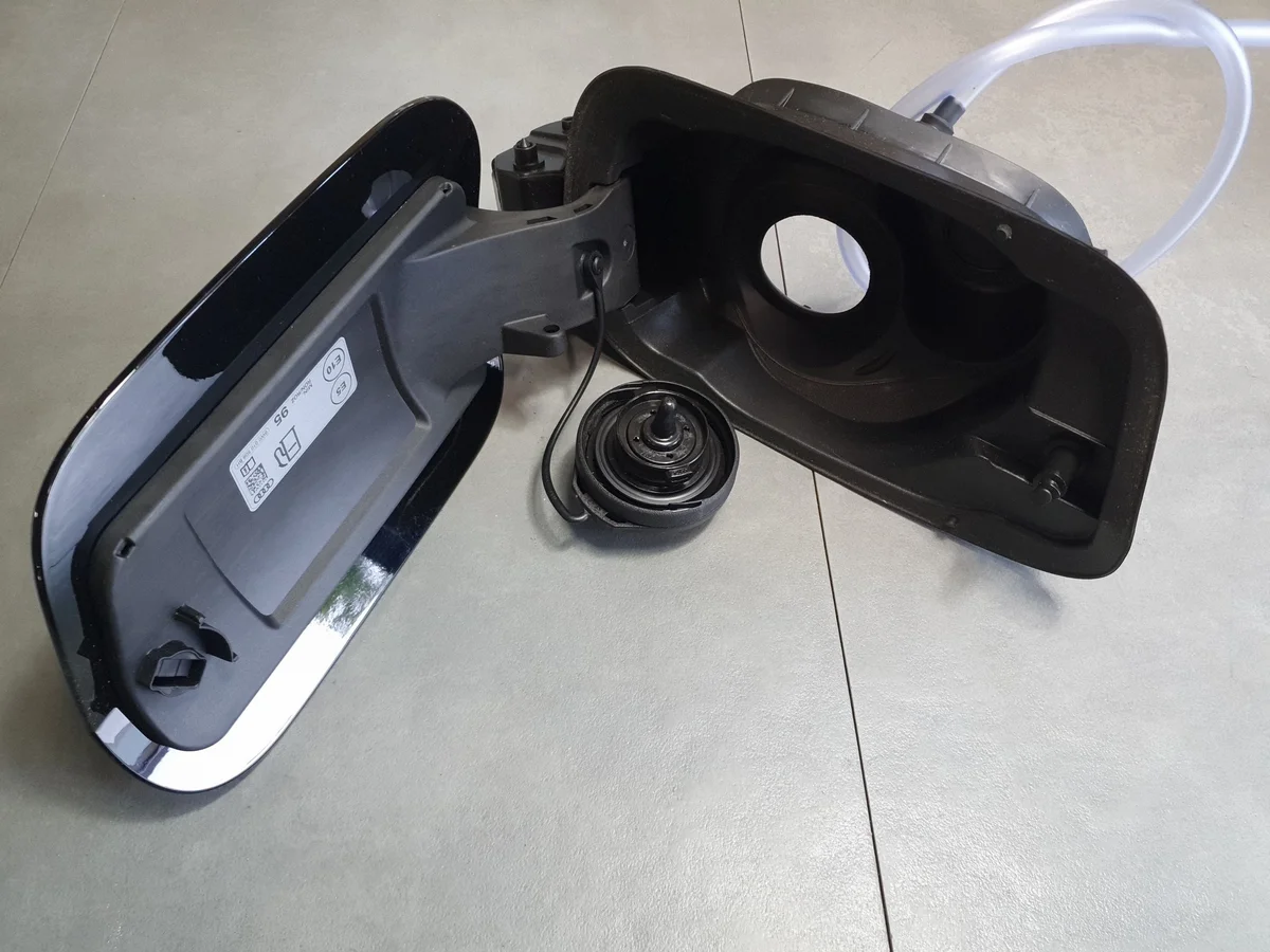Audi A3 8Y Klappe Tankdeckel 8Y4809906 ly9b image 5