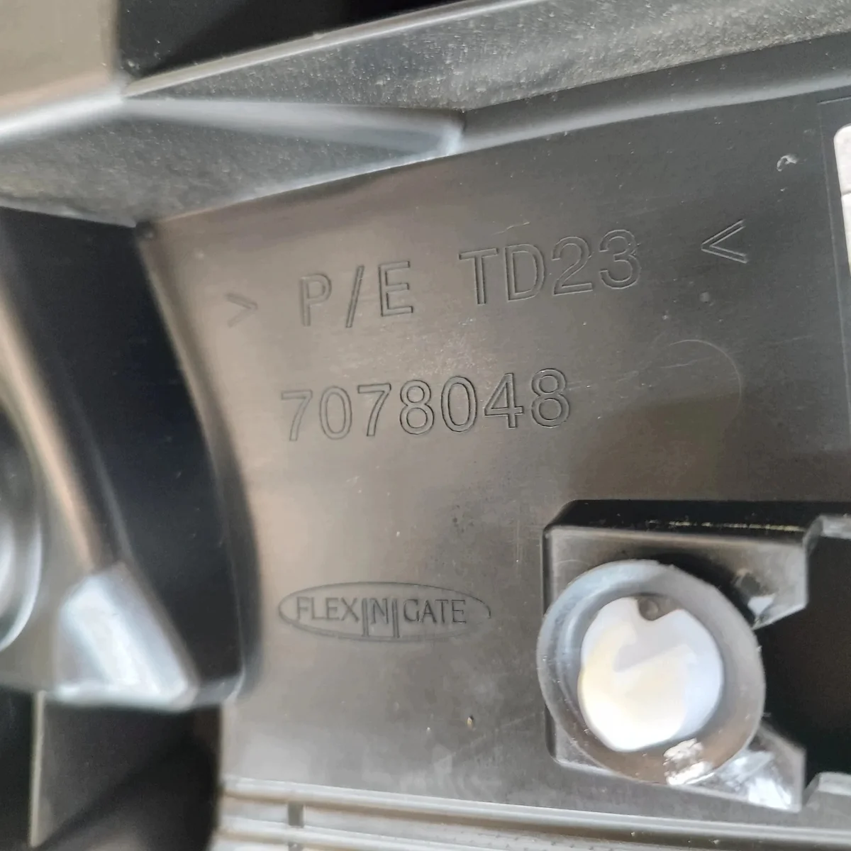 Spoiler coffre Peugeot 3008 III 9840193980 image 9