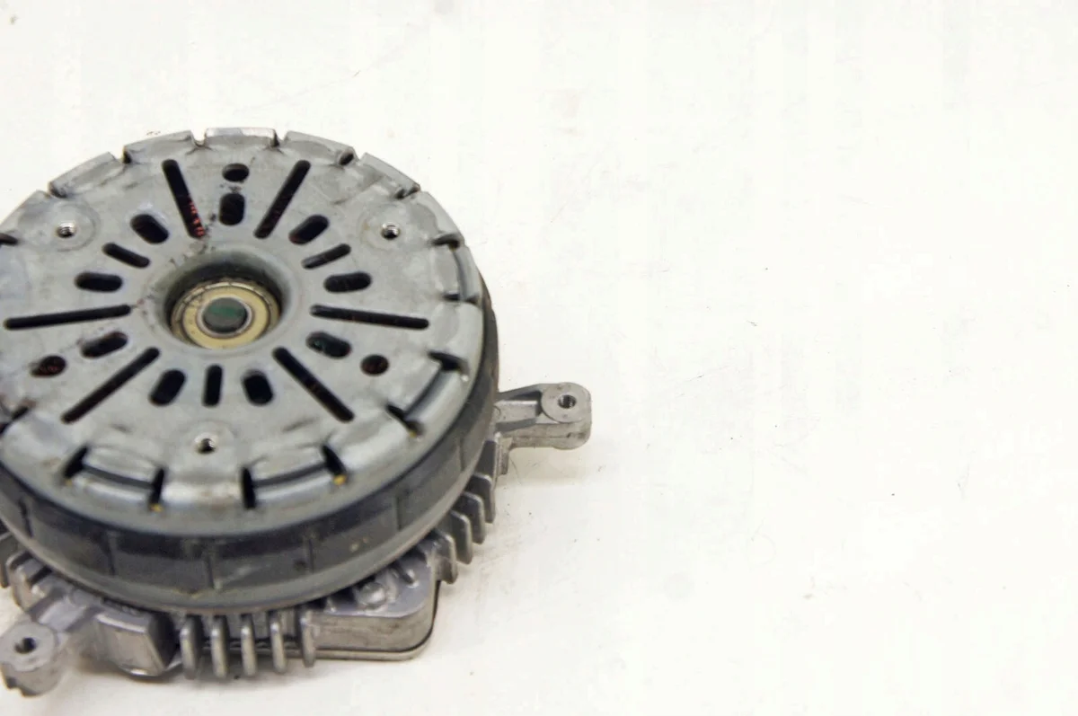 BMW 2 F46 F45 Lüftermotor 1.5 d VV307 image 4
