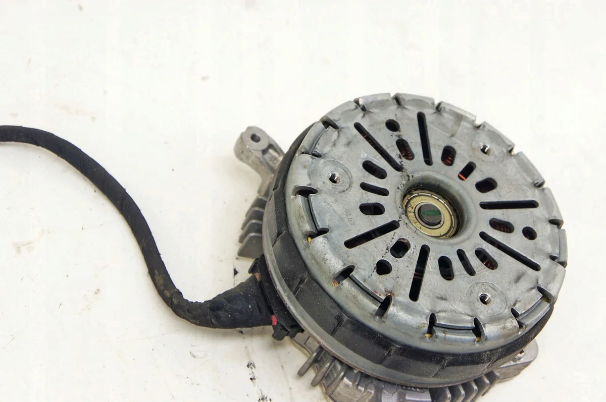 BMW 2 F46 F45 Lüftermotor 1.5 d VV307 image 5