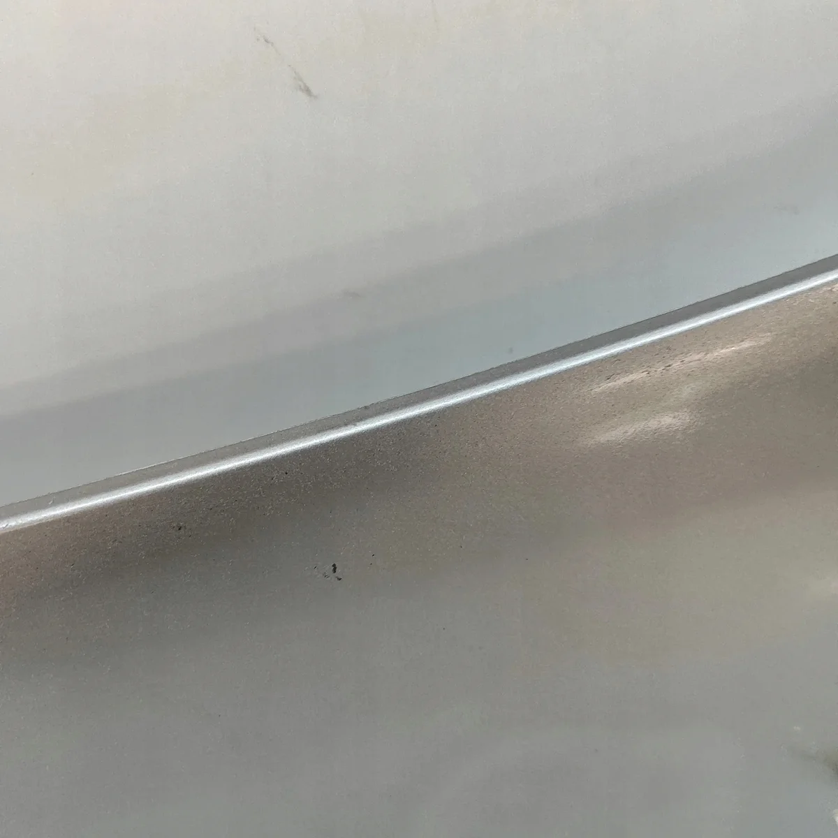 Spoiler Porta-malas Renault Megane CC Usado image 5