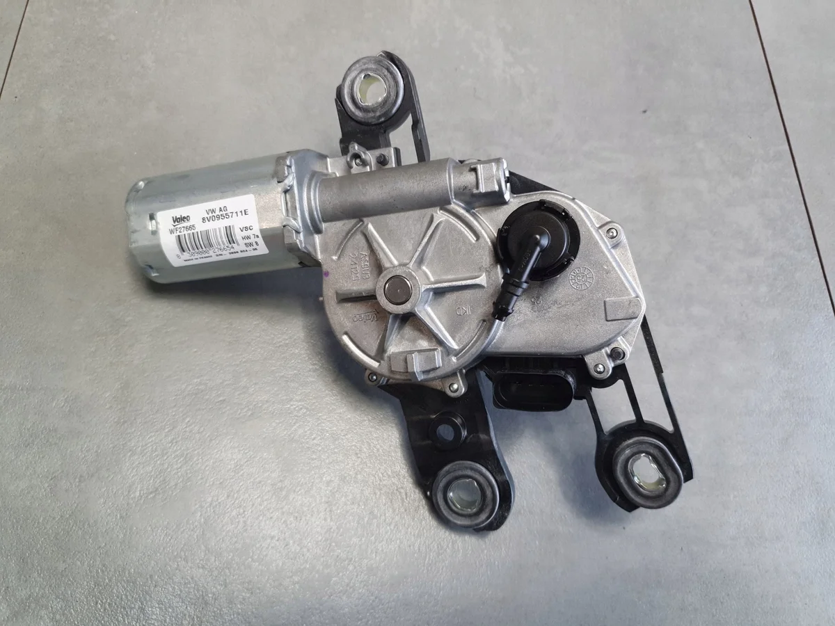 Audi A3 8Y Scheibenwischermotor hinten 8V0955711E image 3