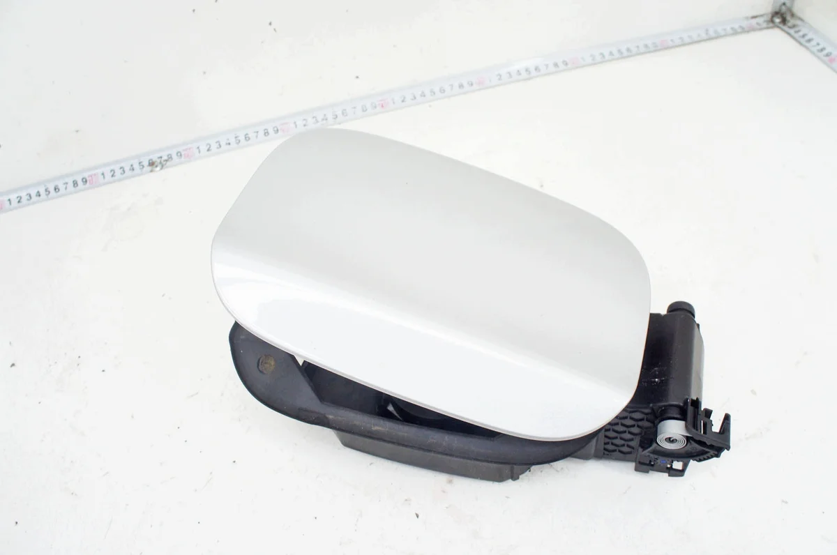 Tankklappe Mercedes CLA C117 W117 Polar Silv image 3